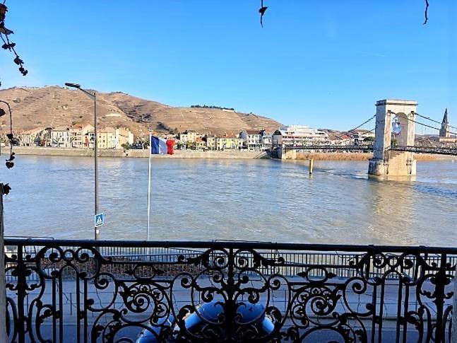 Le Chateau Tournon-sur-Rhone Exteriör bild